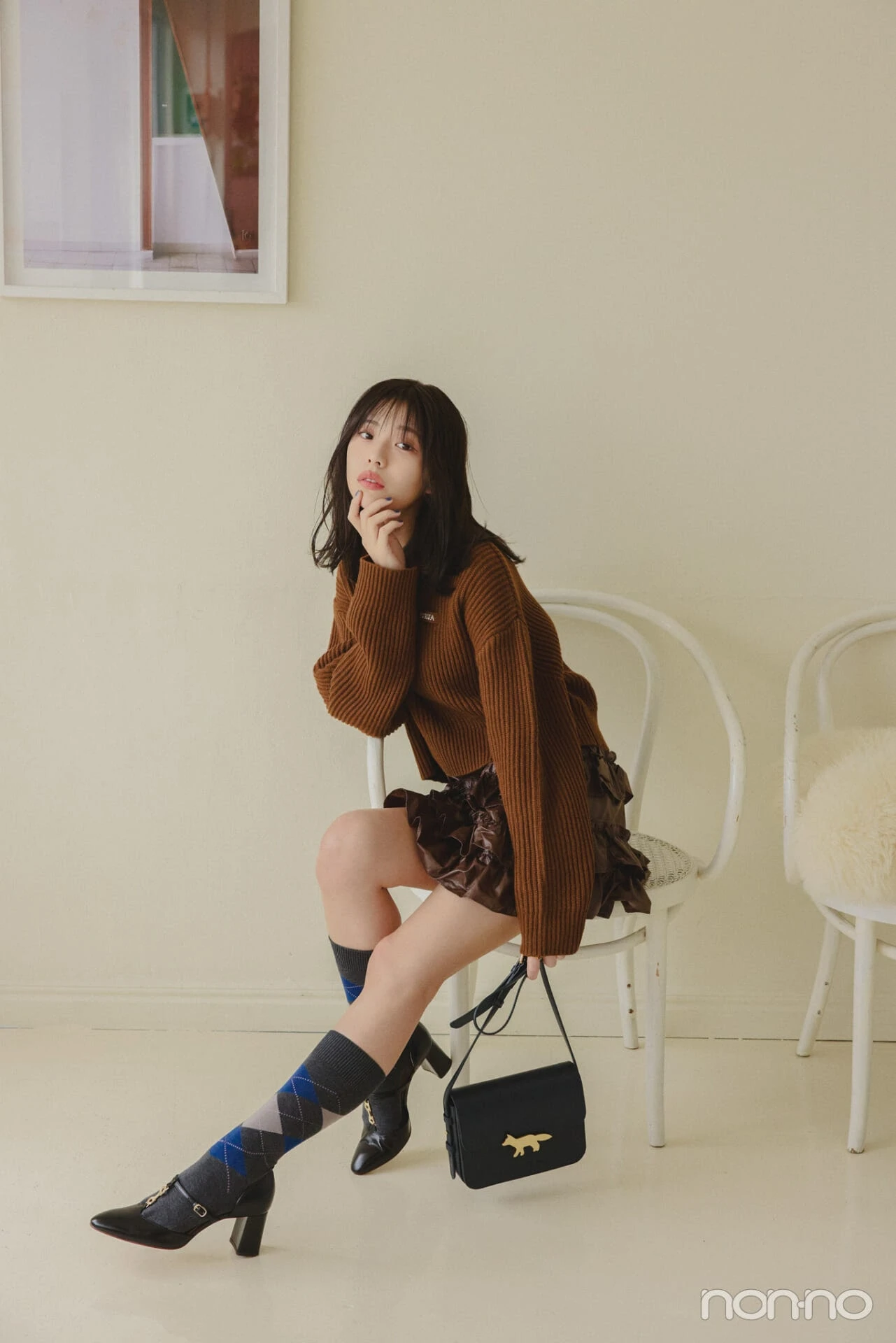 菊地姫奈の冬のミニティアードミニスカートの全身