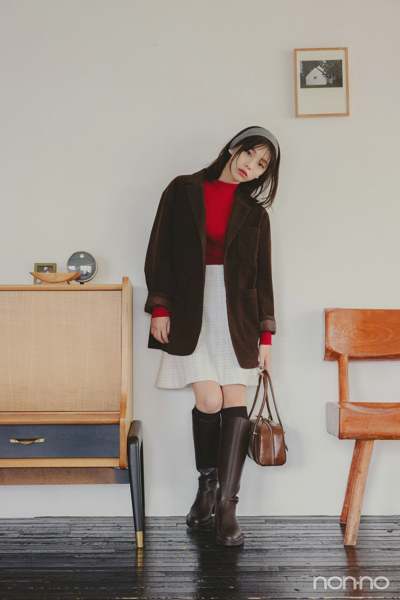 菊地姫奈の冬のミニツイードミニスカートの全身