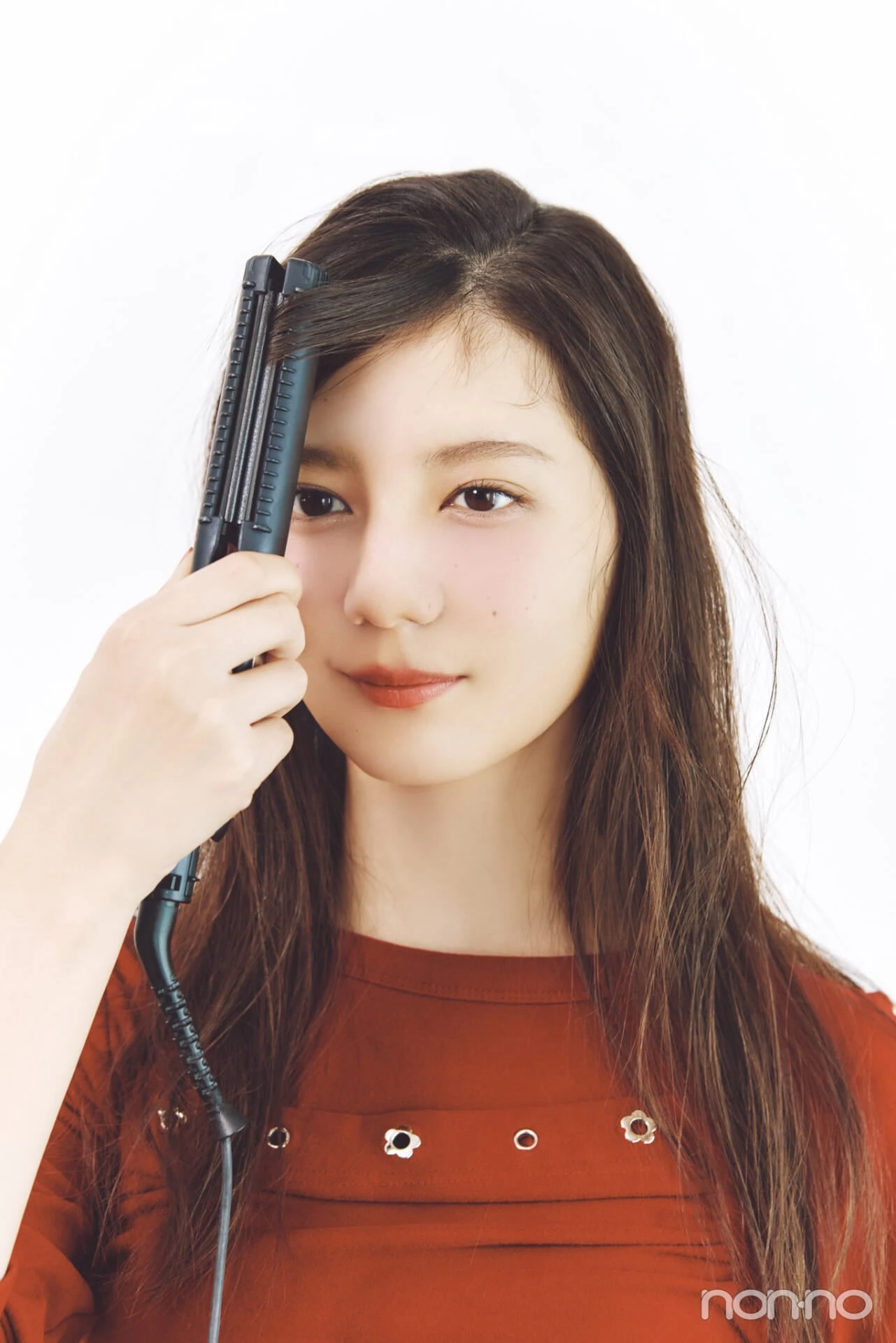 小坂菜緒のヘアアレ14daysのゆるニュアンスなランダムピン留めのプロセスカット②