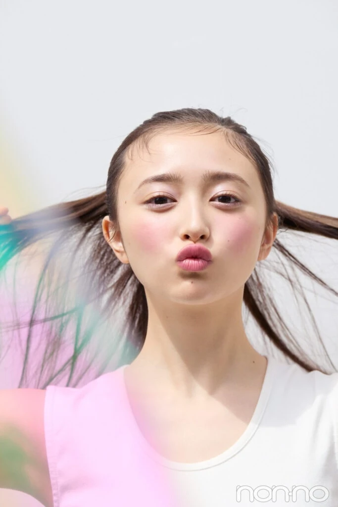 井上和にリクエストメイクピンクメイク編CHEEK&LIPのイメージカット1