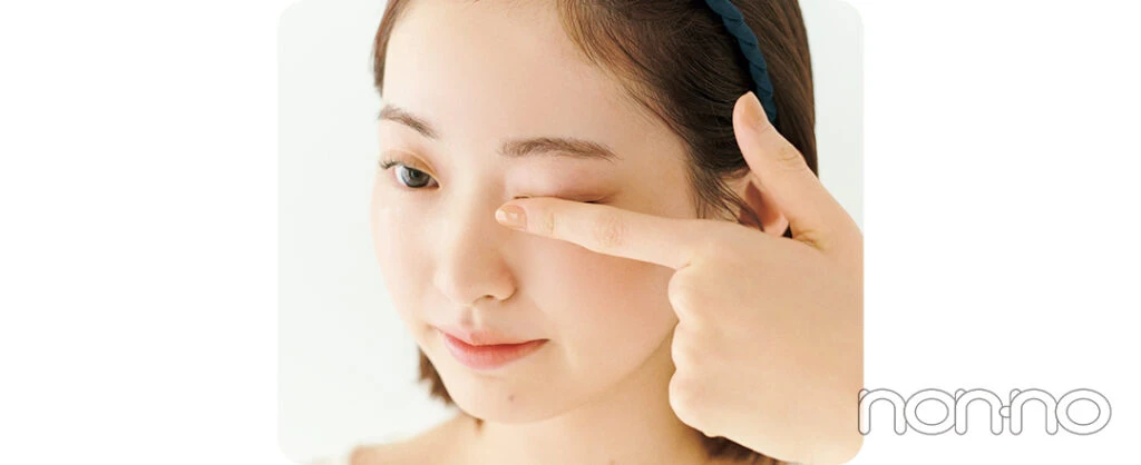 化粧したまま寝落ちした時の正しい目元のクレンジングのやり方1