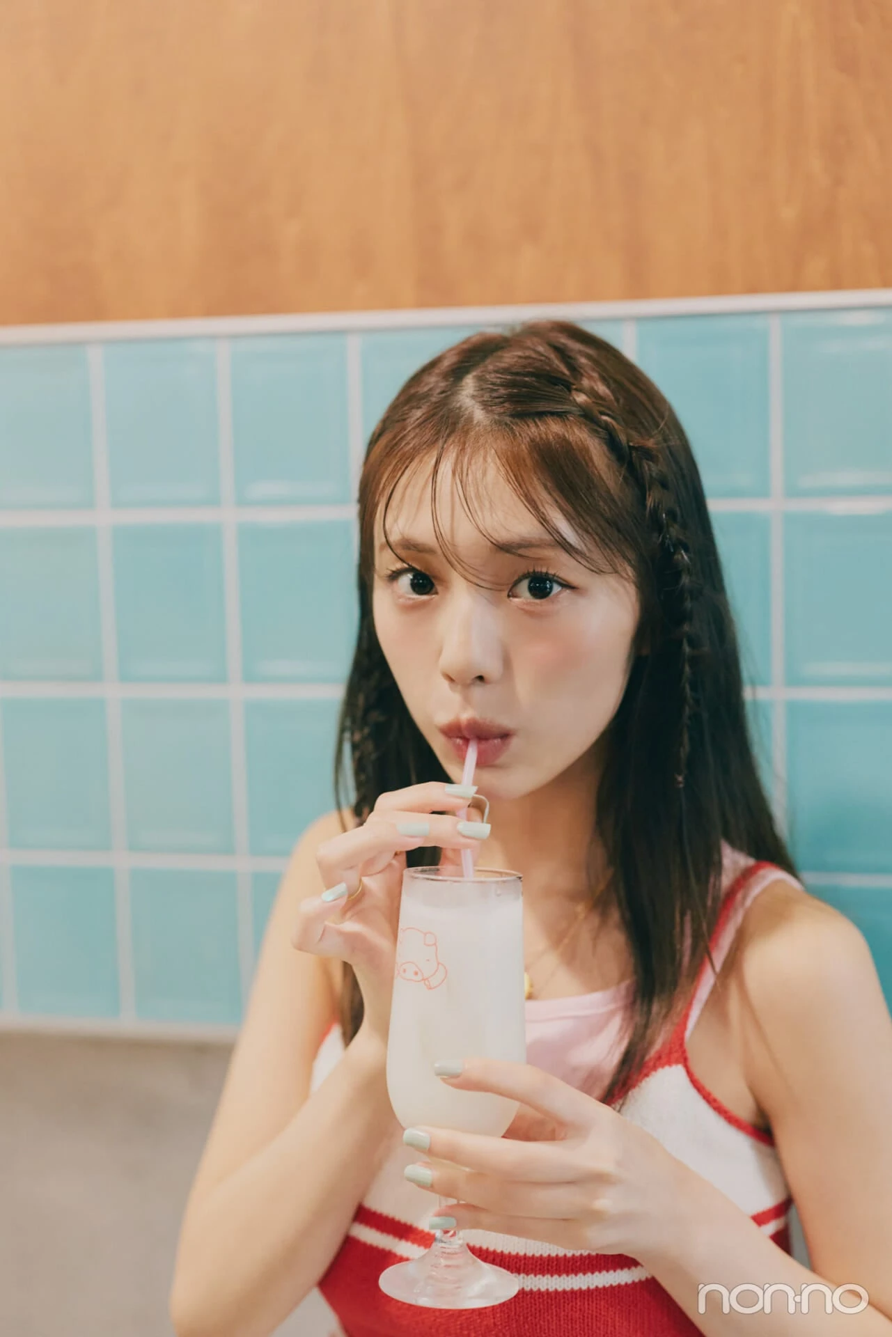 菊地姫奈のひなでぃぐ。第13回ジュースを飲むカット