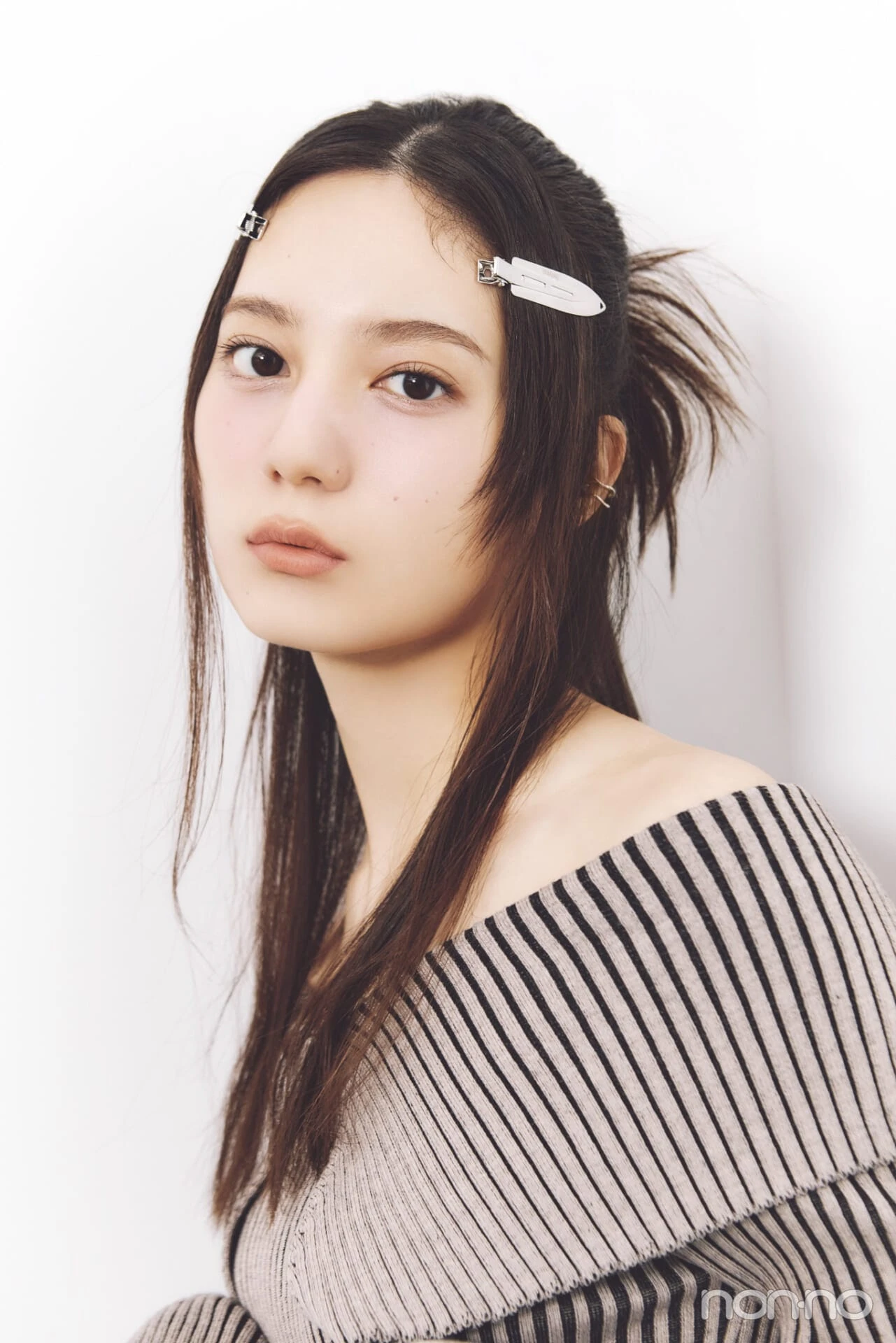 小坂菜緒のヘアアレ14daysのヘアクリップ留めハーフおだんごの仕上がりカット
