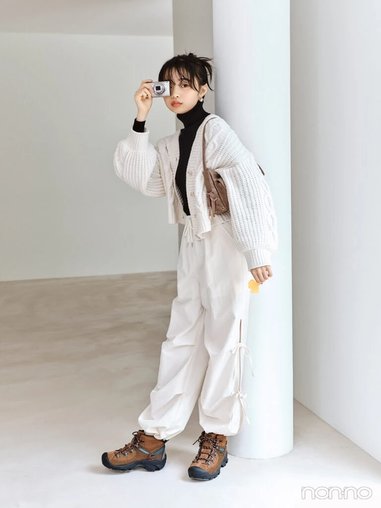 林芽亜里 KEEN「TARGHEE Ⅱ」で作るアウトドアMIXコーデで紅葉SPOTをおさんぽ
