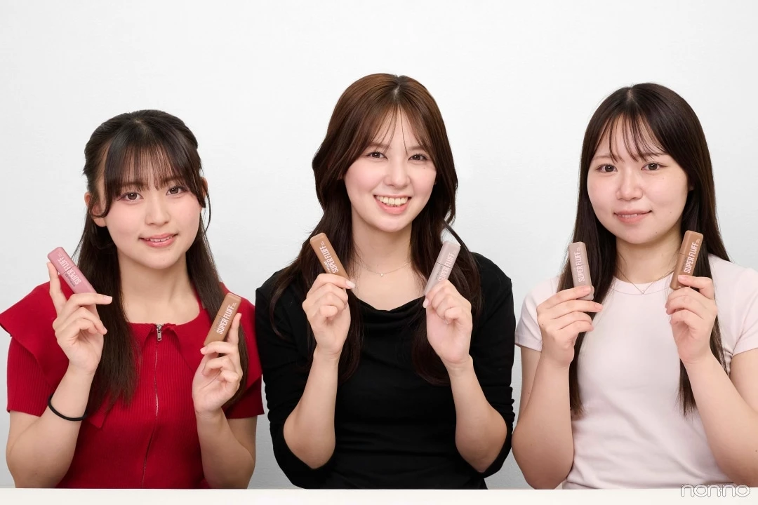 メイベリン ニューヨーク「メイベリン SP フラッフ ブロウ ムース 」のお気に入りカラーを披露するエディターズ