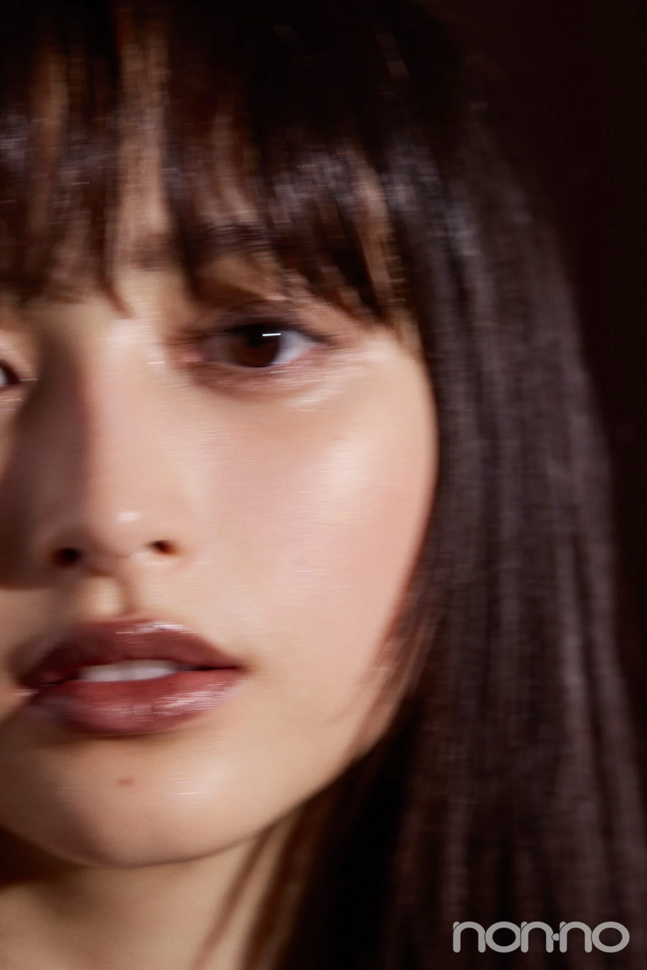 井上和にリクエストメイクブラウンメイク編のCHEEK&LIPイメージカット