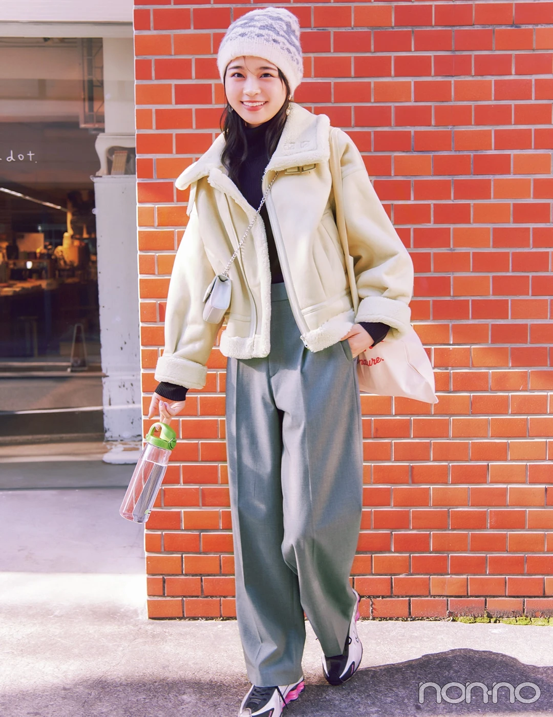 【春コーデ】ワイドパンツ×ボアジャケット×スニーカー