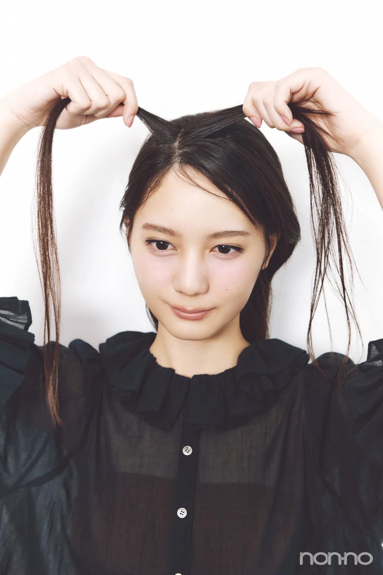 小坂菜緒のヘアアレ14daysマイクロみつあみのプロセス①