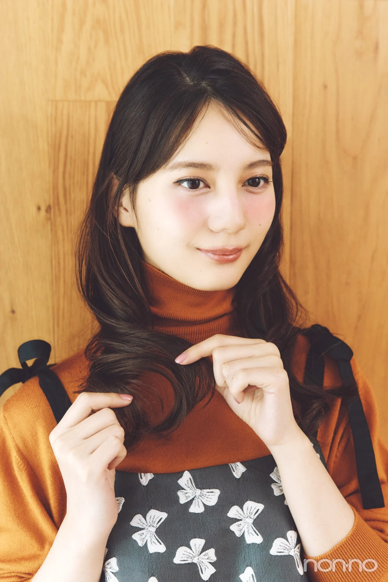 小坂菜緒のヘアアレ14daysのコロネ巻きのプロセス②