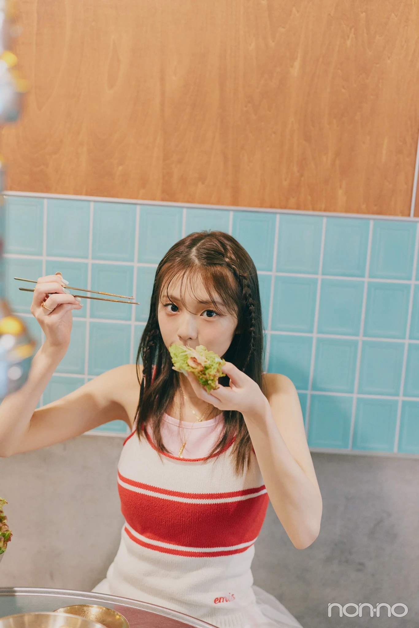 菊地姫奈のひなでぃぐ。第13回サムギョプサルを食べるカット