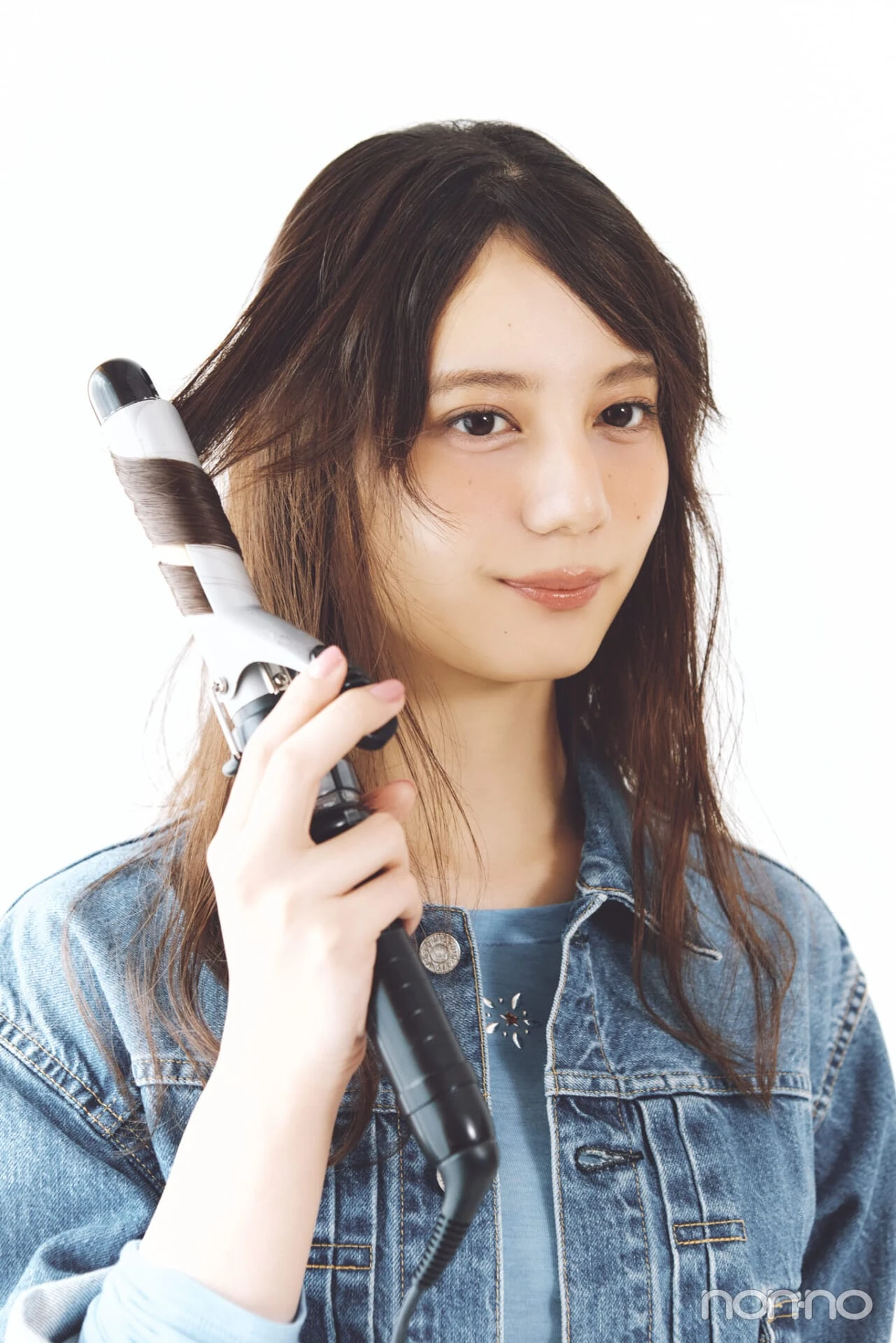 小坂菜緒のヘアアレ14daysのバブーシュカ巻きのプロセス①