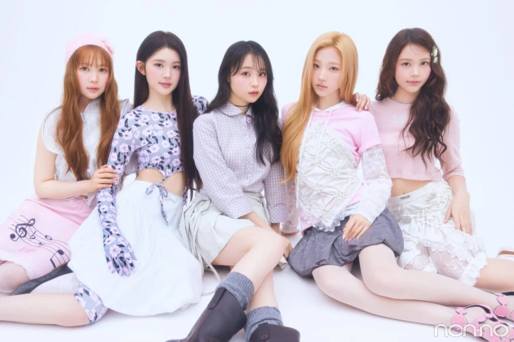 CARMEN、STELLA、A-NA、YE-ONと林芽亜里の集合カット