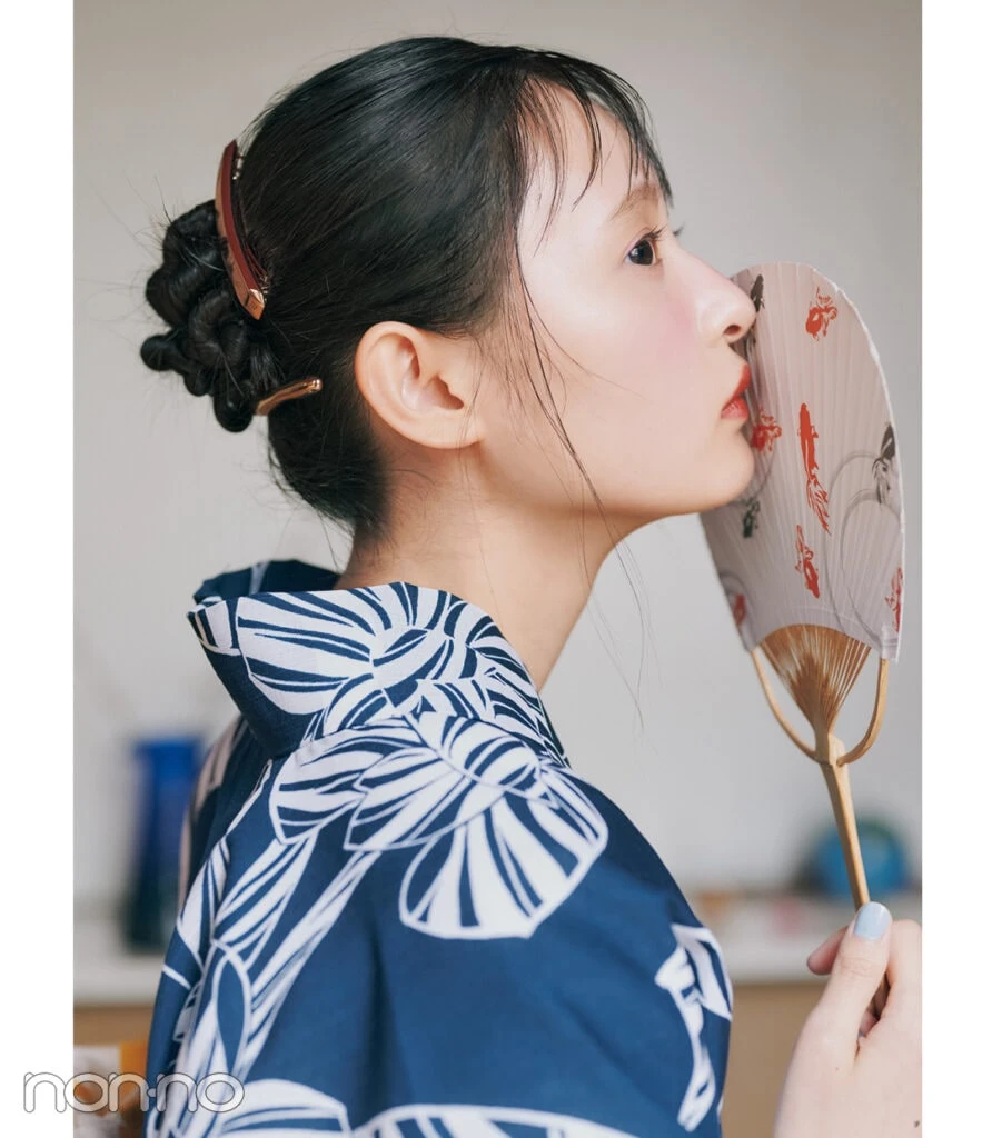 浴衣を着た遠藤さくらの、ねじりシニヨンヘアアレ