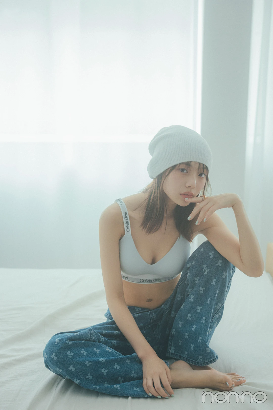 カルバン・クラインのアンダーウェアを着用した菊地姫奈