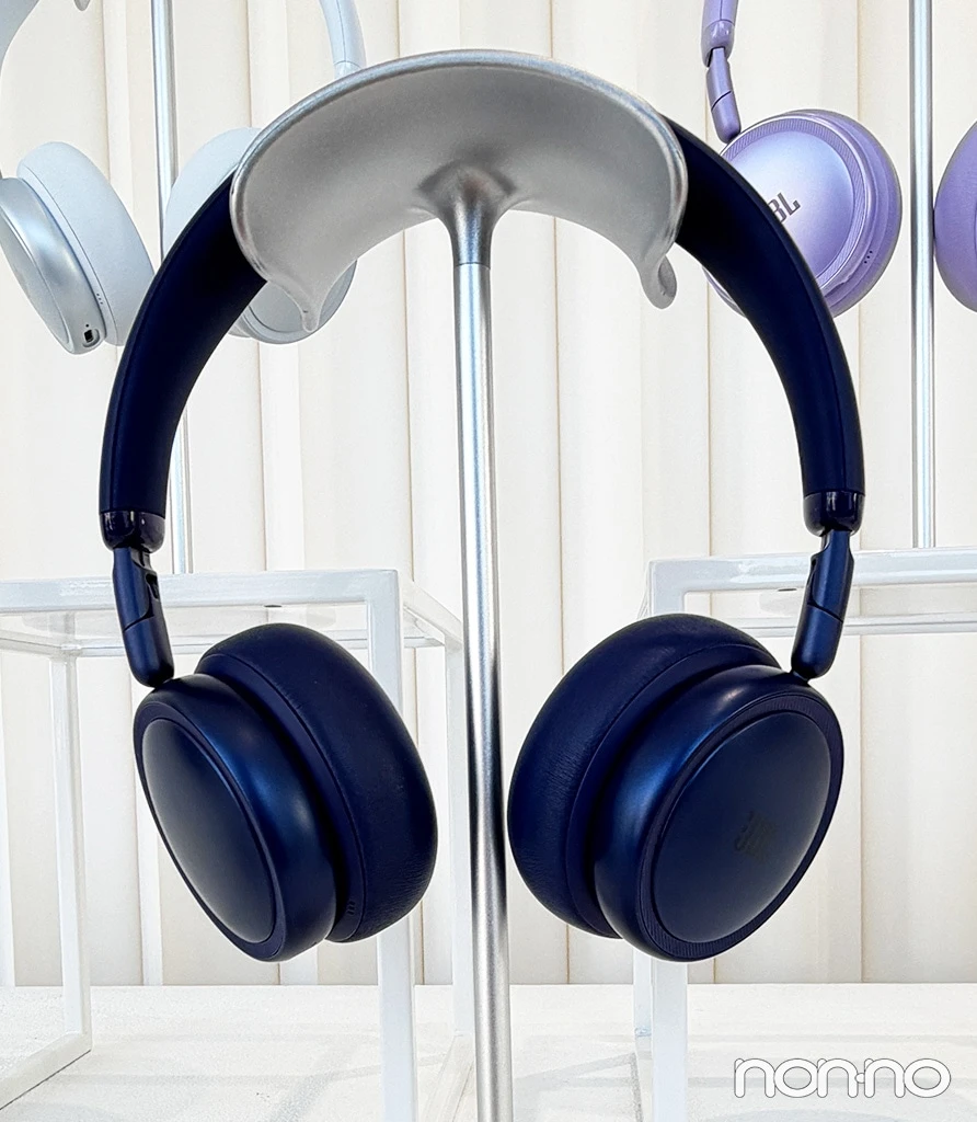 『JBL Live 680NC』のブルー