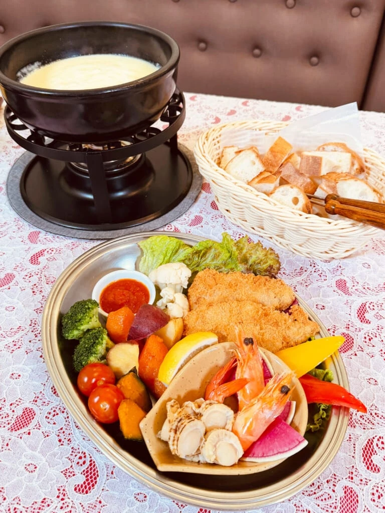 松浦産アジフライと雲仙野菜の贅沢フォンデュ￥2800／チーズワーフ(2F)
