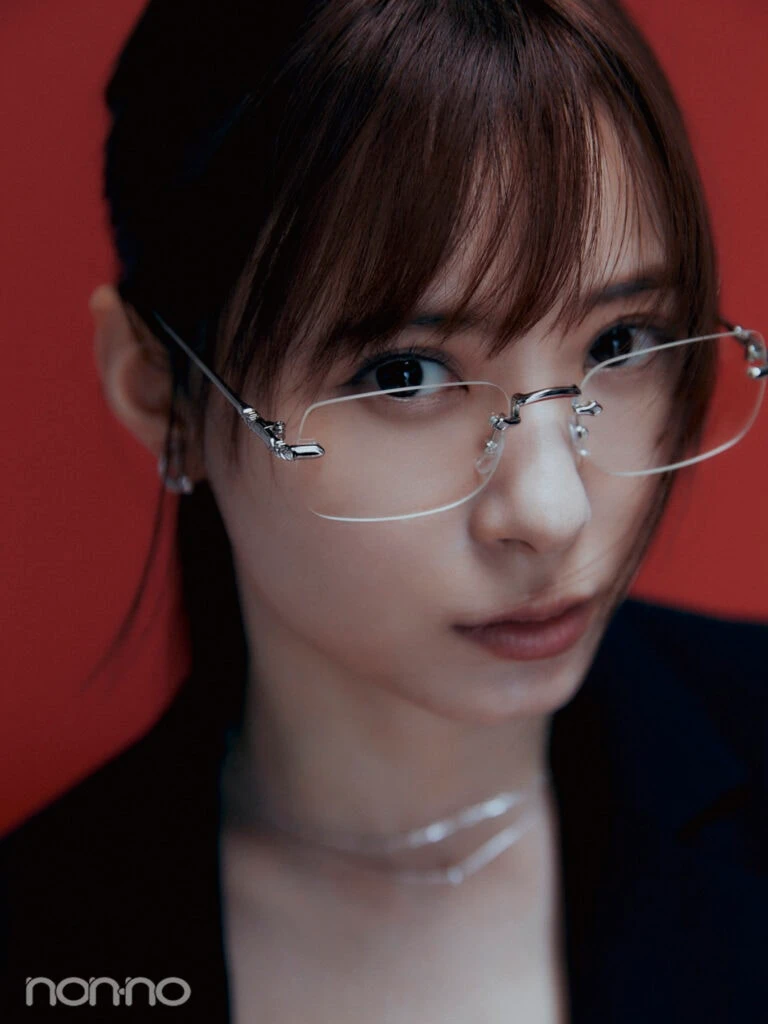 リムレス眼鏡をかけたモーニング娘。’25の生田衣梨奈さん