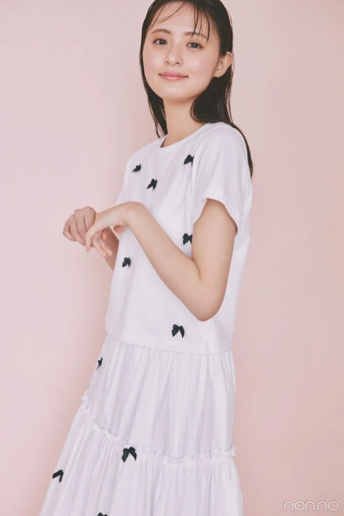 遠藤さくらのプチリボンTシャツの寄り