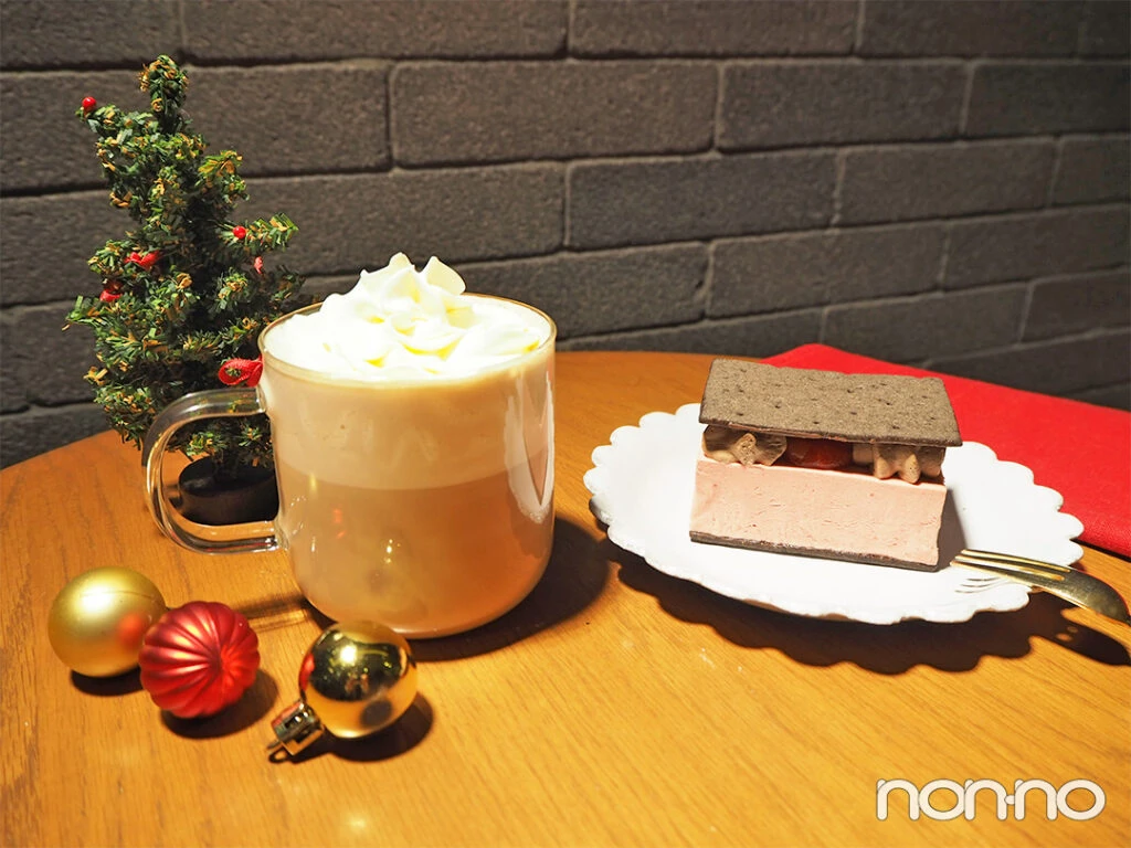 『メリークリーム　ラテ 』と『クッキーサンド ストロベリー＆チョコ』のペアリング
