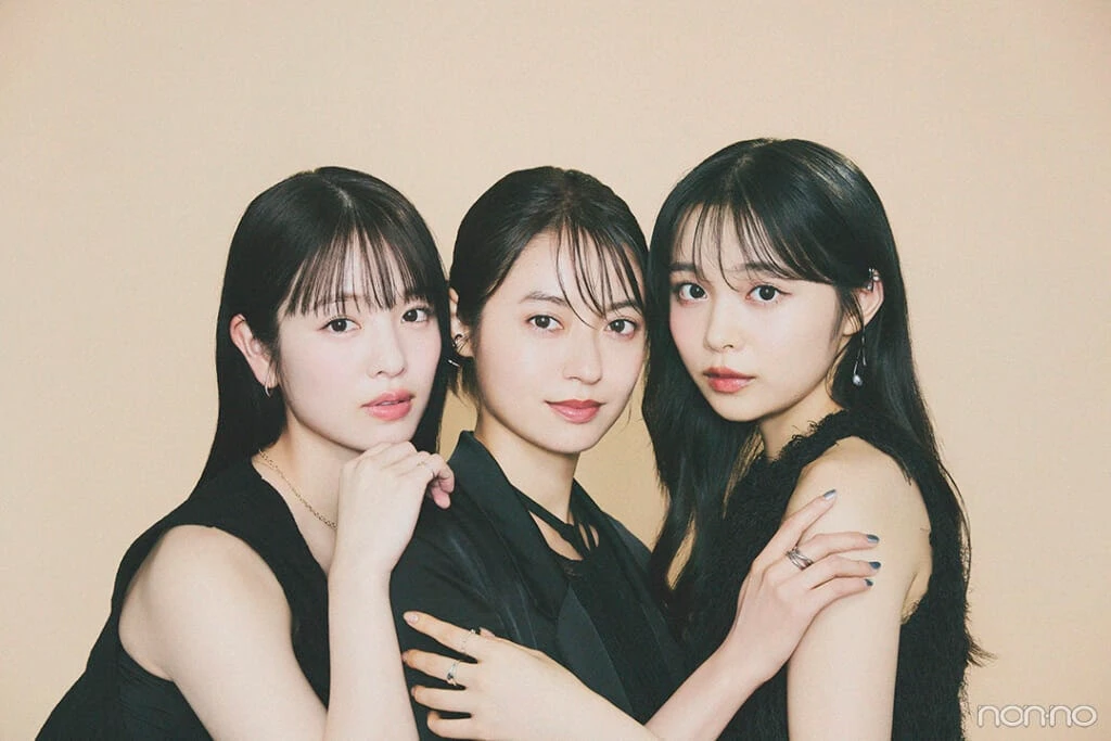 推しの殺人で共演する左から横田真悠さん、田辺桃子さん、林芽亜里さんの密着グループショット