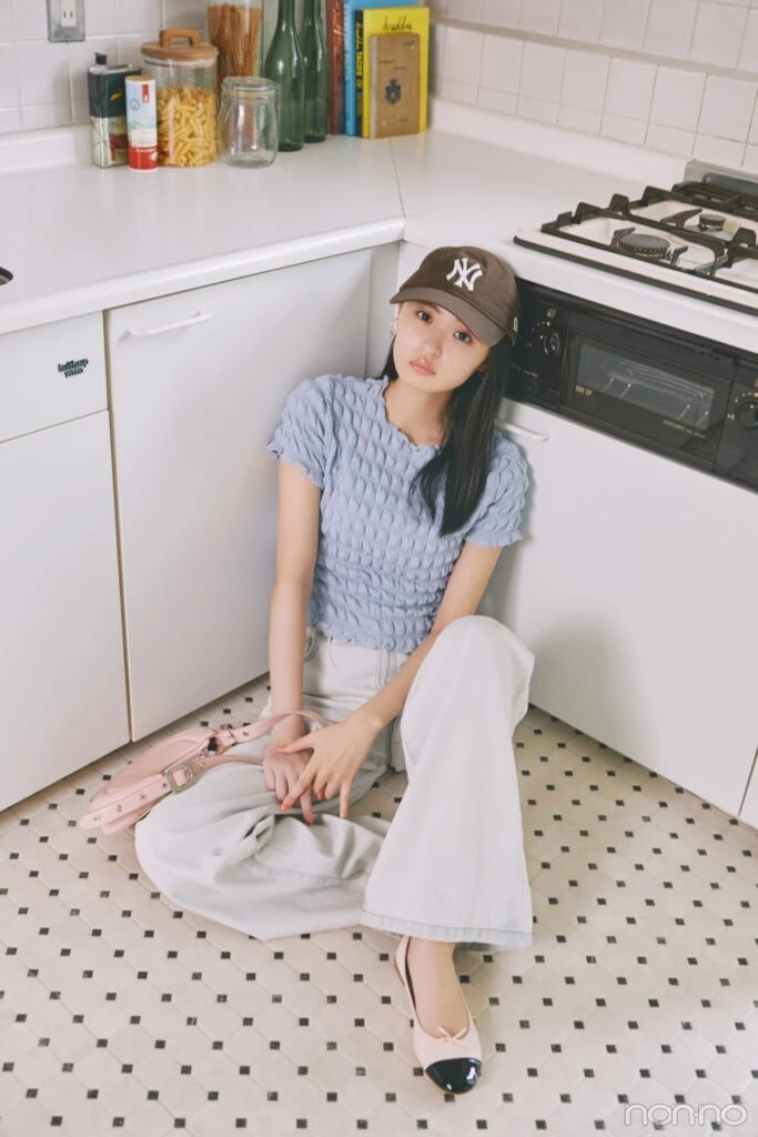 遠藤さくらのシャーリングぽこぽこTシャツの全身
