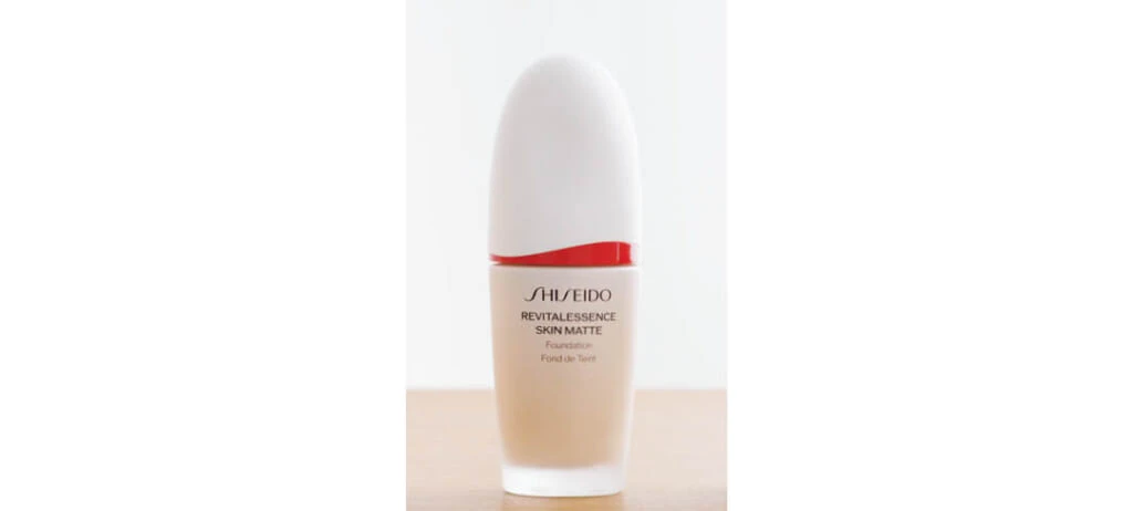 SHISEIDO
エッセンス スキンスムース ファンデーション
