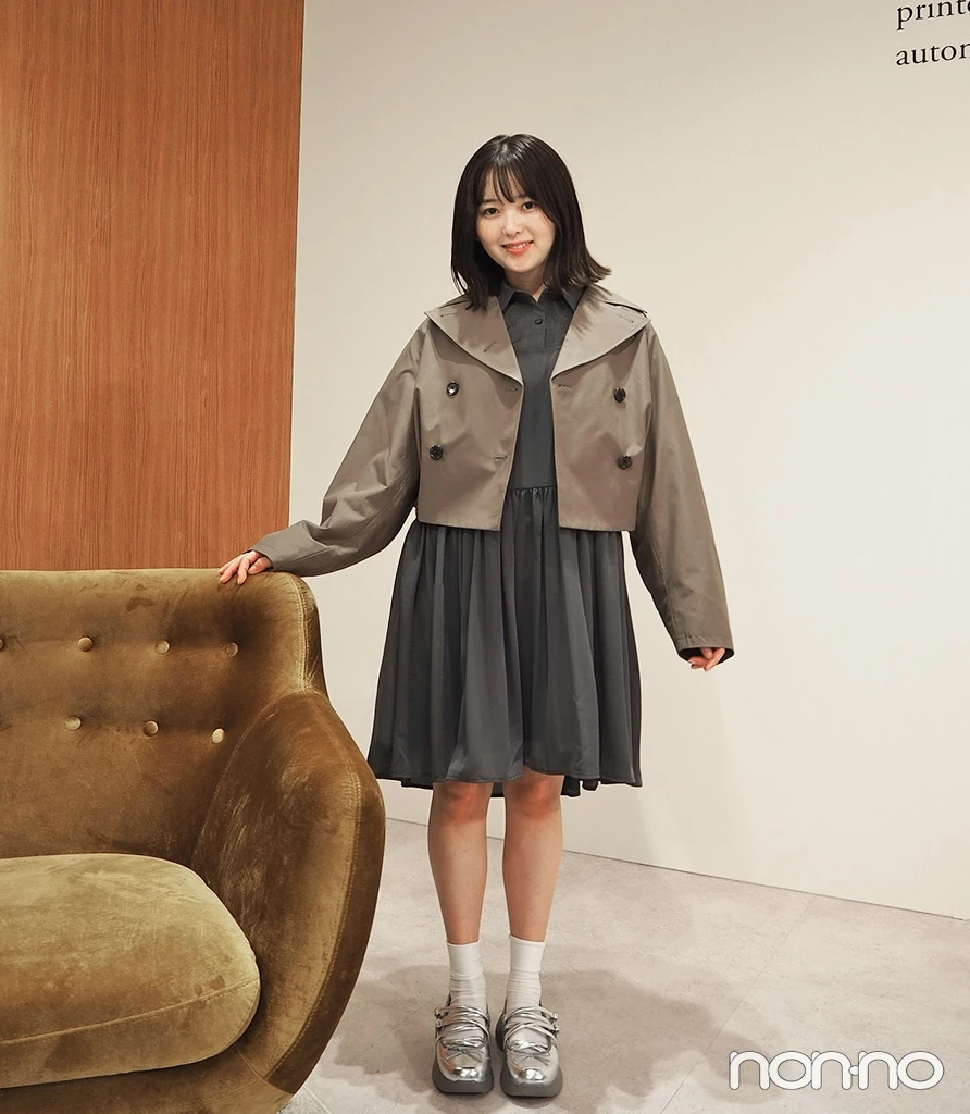 「ショートトレンチチェックコート by rokh」 カラー: 56 OLIVEをシャツワンピース、メリージェーンに合わせた着回しコーデ