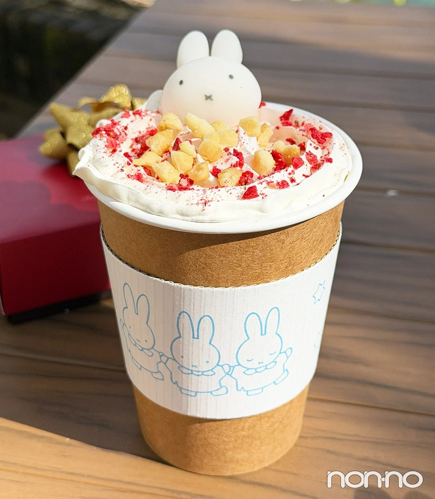 ミッフィーのセレブレーションいちごラテ/¥800