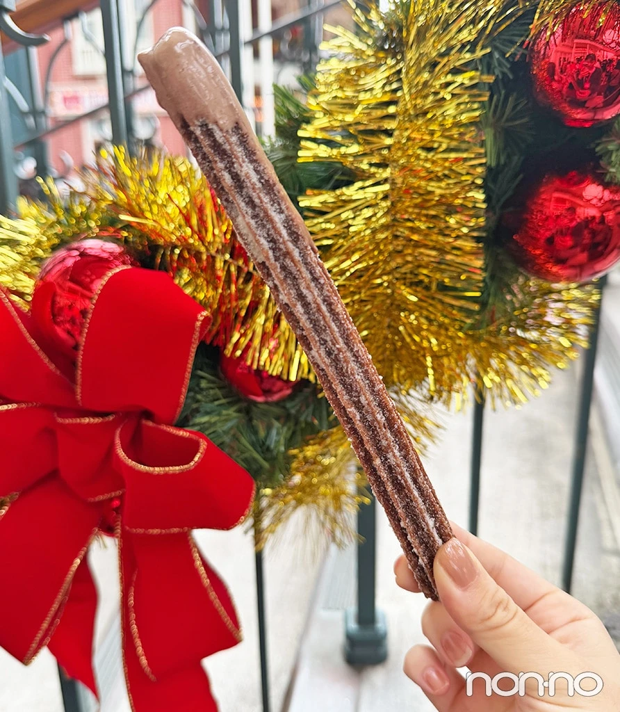 スペシャルサンデー(チョコレートソフトクリーム&チュロス)、ディズニーランドのクリスマス食べ歩きフード