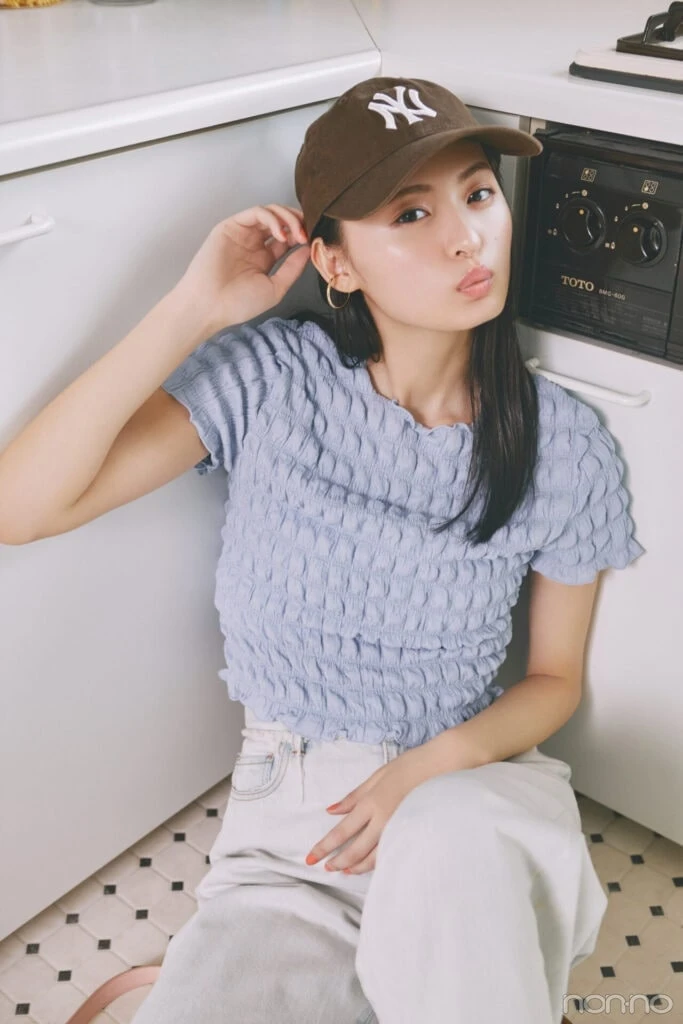 遠藤さくらのシャーリングぽこぽこTシャツの寄り