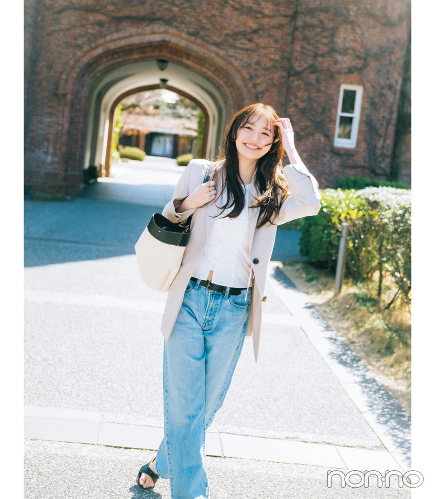 ジャケット×デニムパンツの大学生コーデ