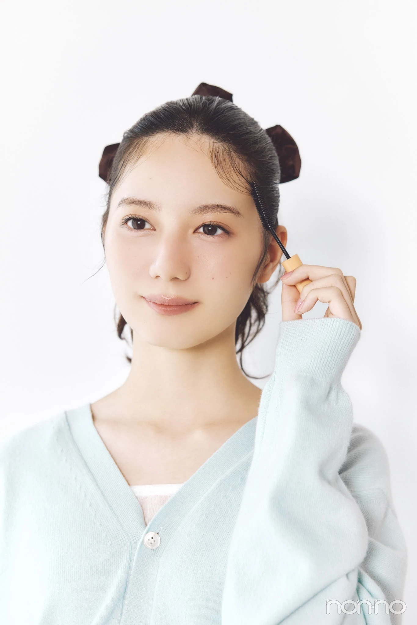 小坂菜緒のヘアアレ14daysのシュシュおだんごのプロセス③
