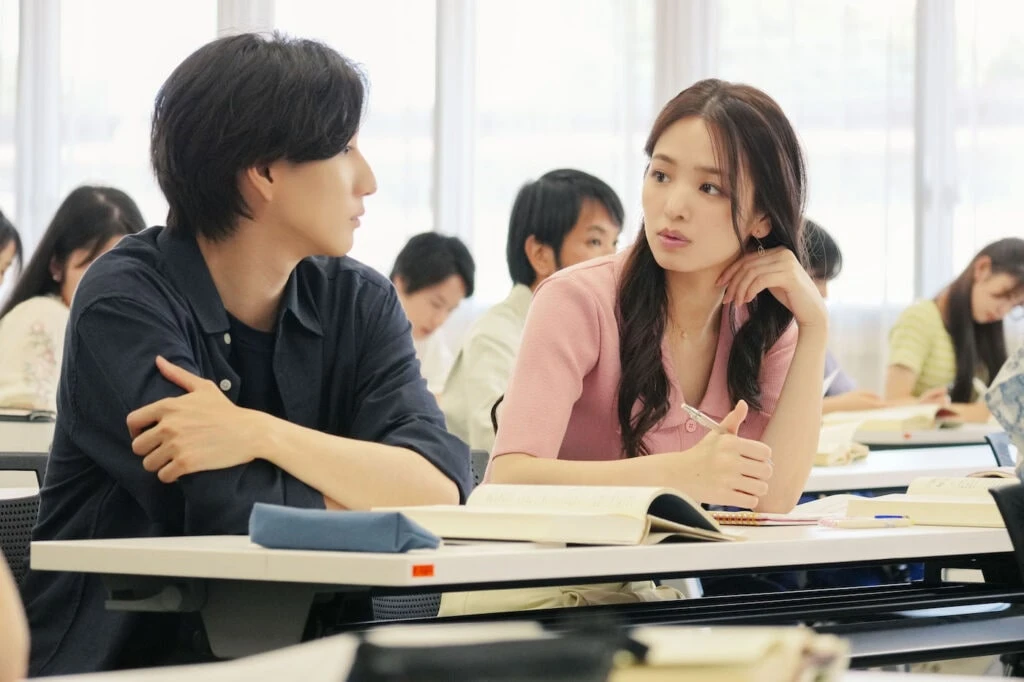 「言えない秘密」シーン写真。京本大我と横田真悠