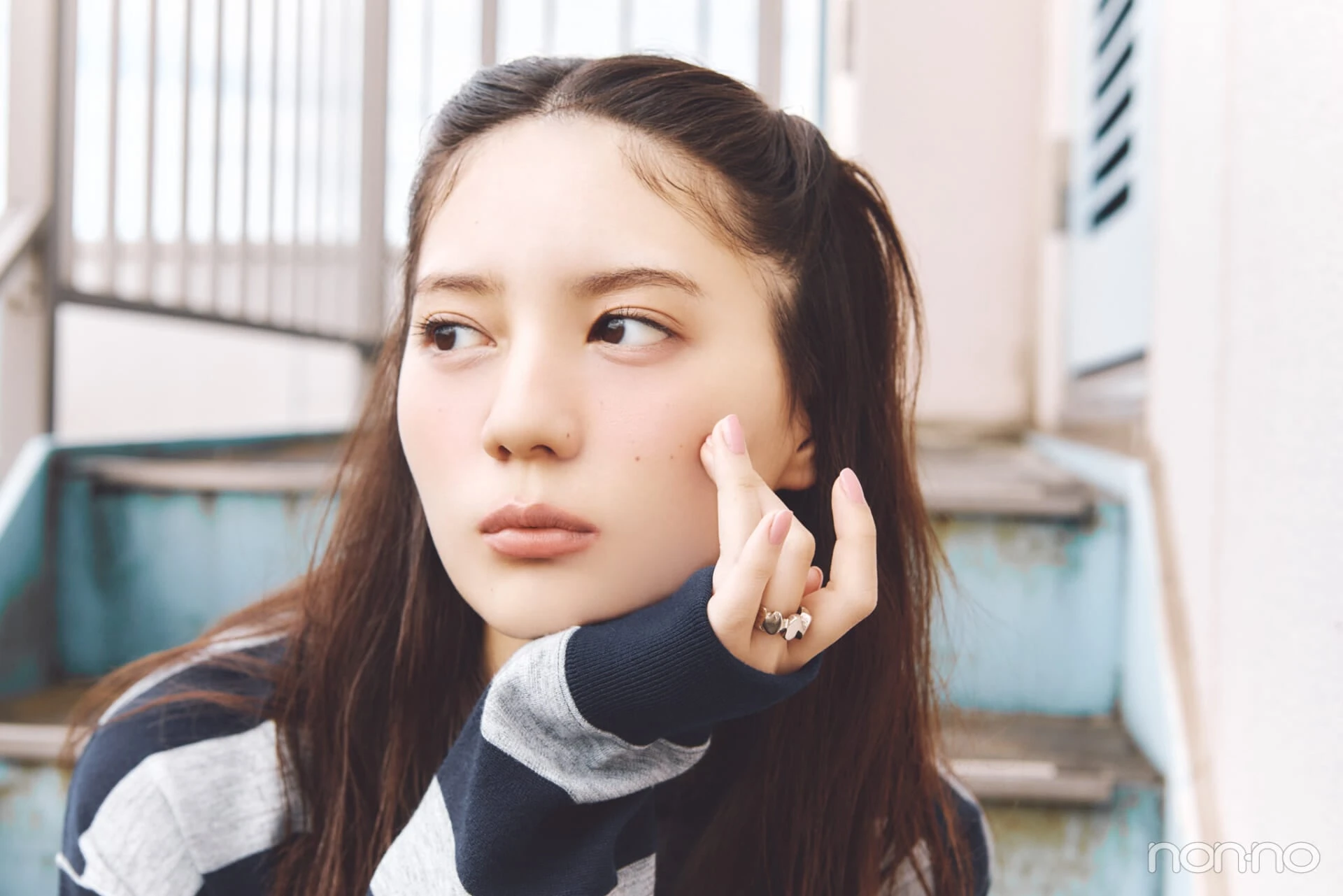 小坂菜緒のヘアアレ14daysのねじねじ前髪のアザーカット