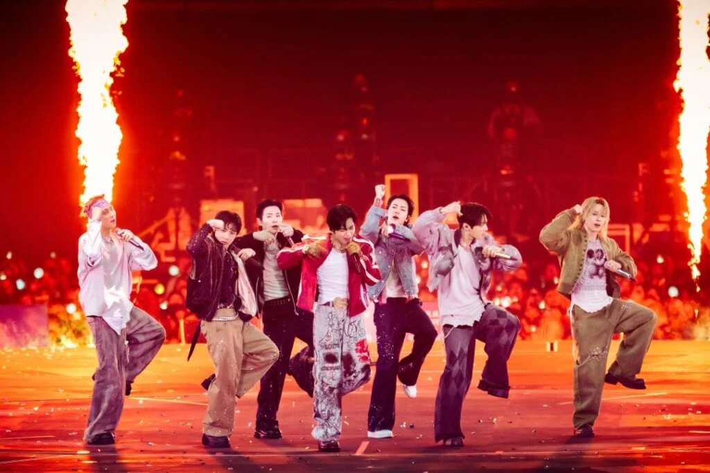 『MIC Drop』を披露するBTS