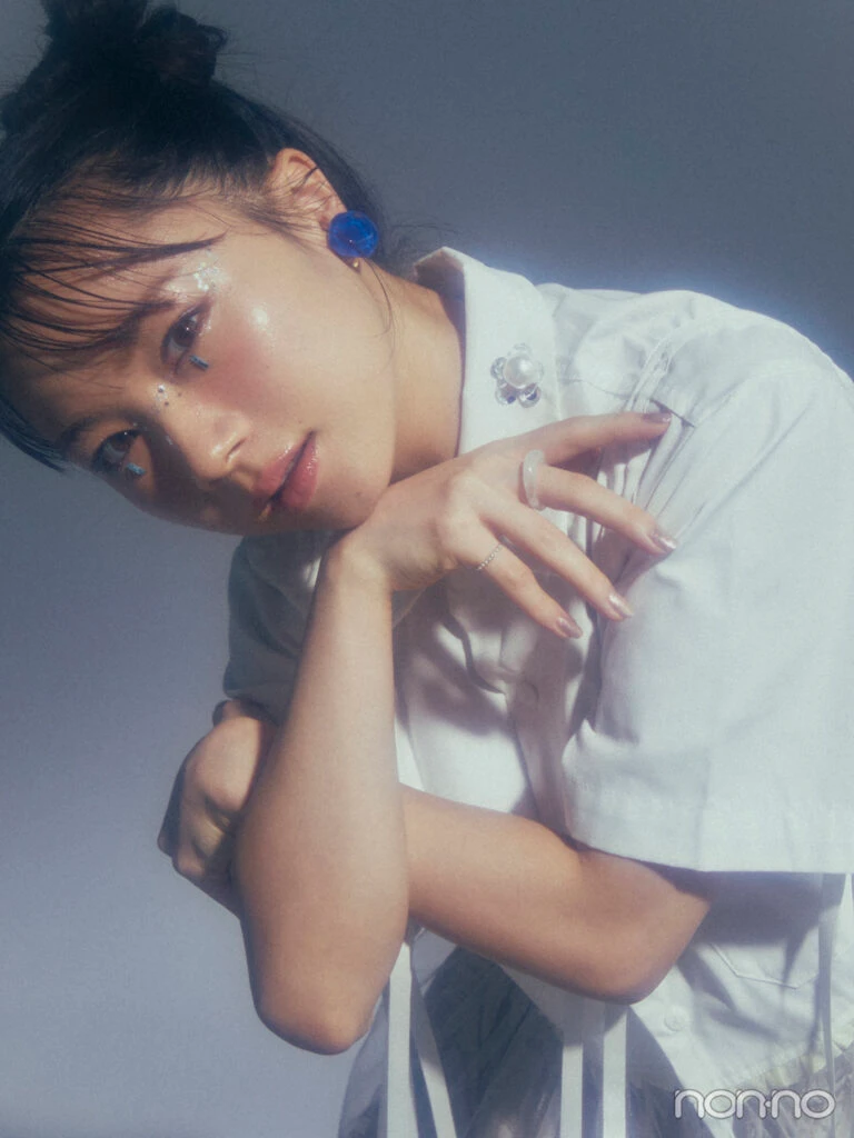キラキラメイクを施した石田亜佑美さんのアップ画像