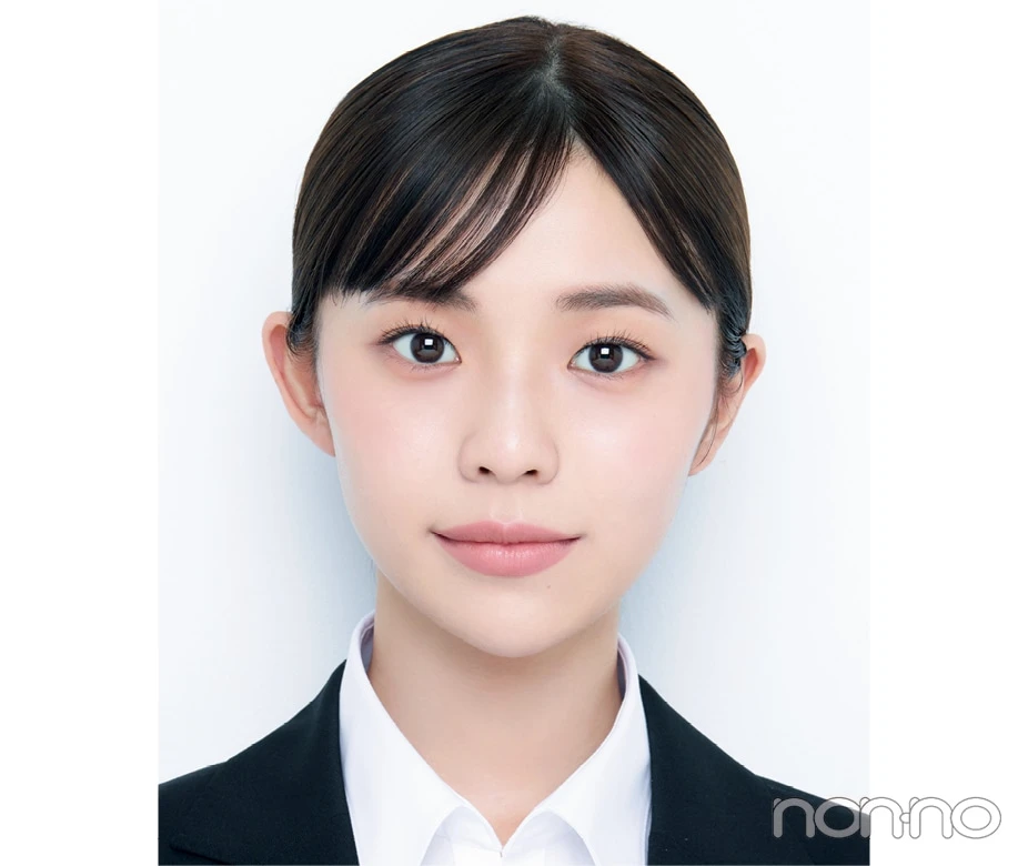 証明写真メイクにおすすめのヘアアレンジ　一つ結び
