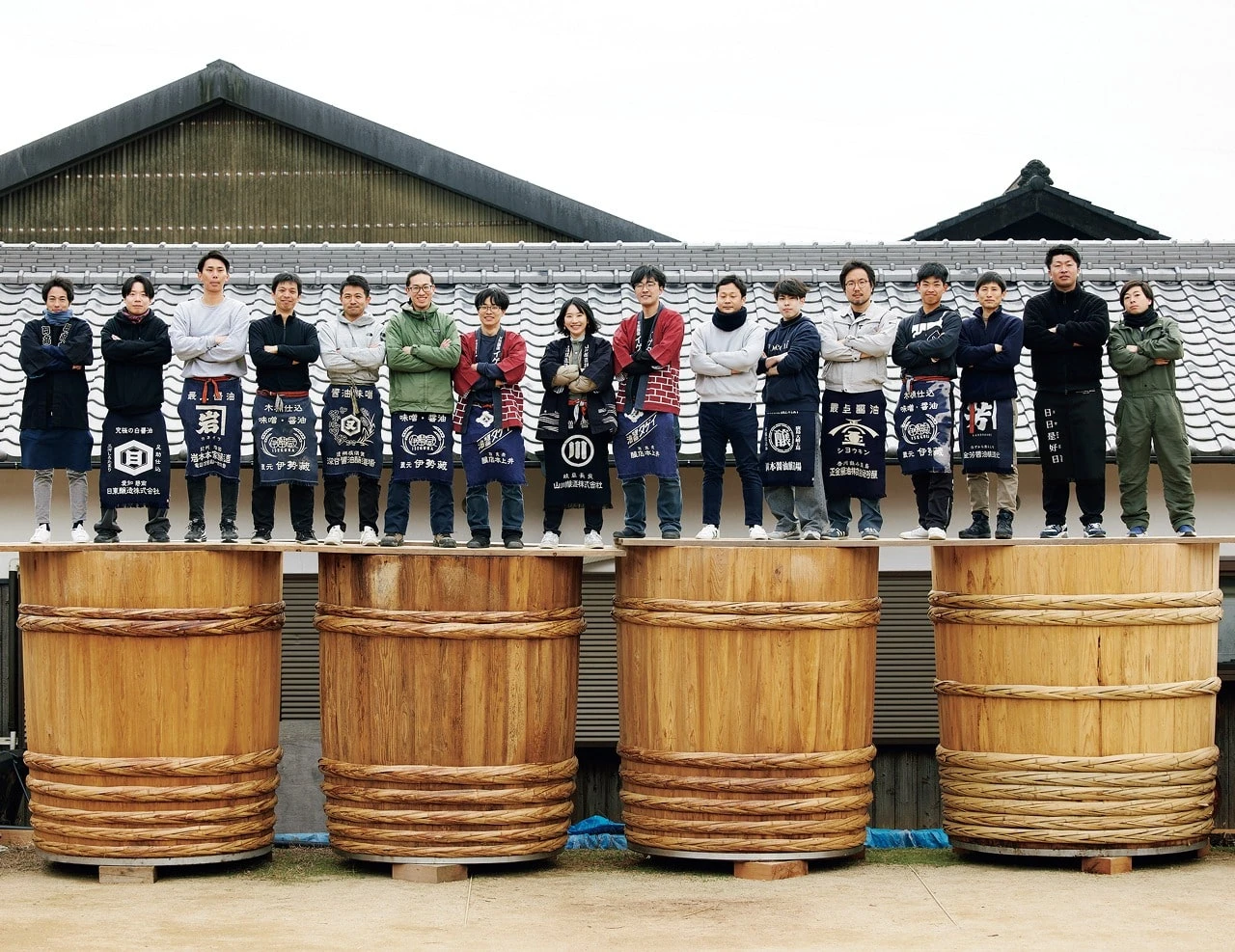 木桶醤油の蔵元28社による「木桶仕込み醤油輸出促進コンソーシアム」の仲間と。