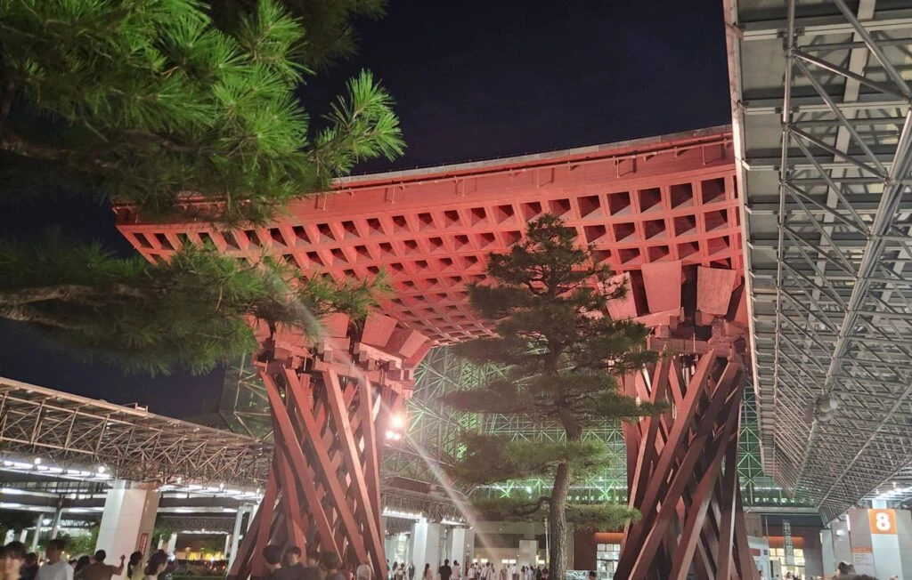 金沢駅 鼓門 夜