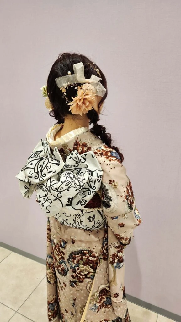振袖 髪飾り ヘアアレンジ 後ろ姿 ツイン編みおろし