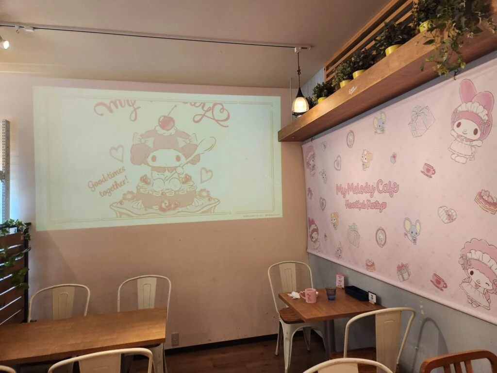 店内 マイメロディ スクリーン 壁 デザイン