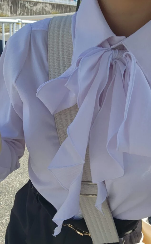 入学式 ブラウス 女子大生