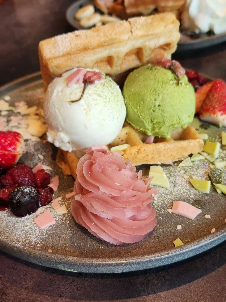 トライポットカフェ 桜 抹茶 ワッフル