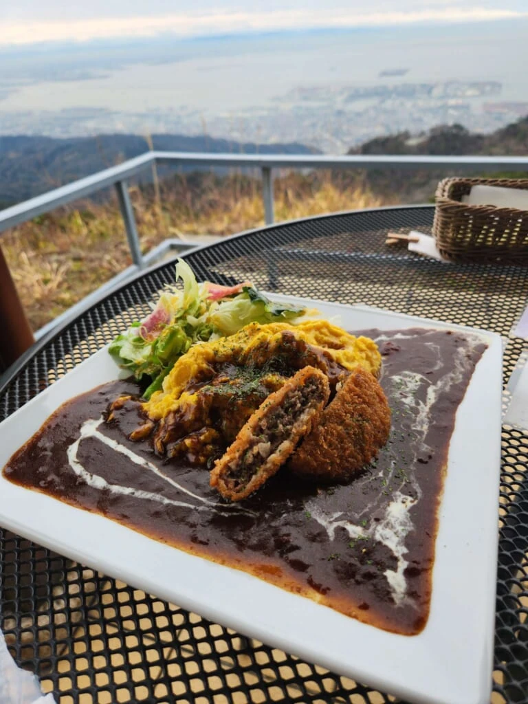 グラニットカフェ 六甲山やまみつオムカレー ~神戸牛ミンチカツ編~