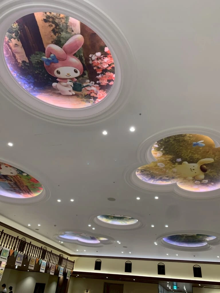 サンリオピューロランド 館のレストラン 天井 イラスト
