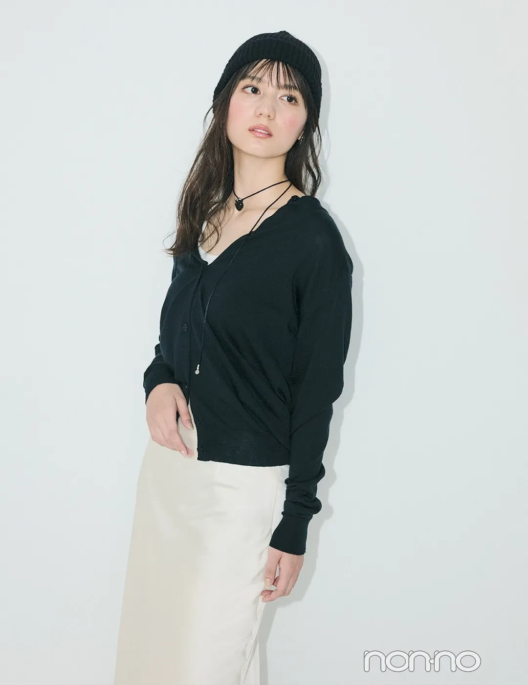 小坂菜緒の大学生の一週間コーデ、土曜日のカーディガンスタイル