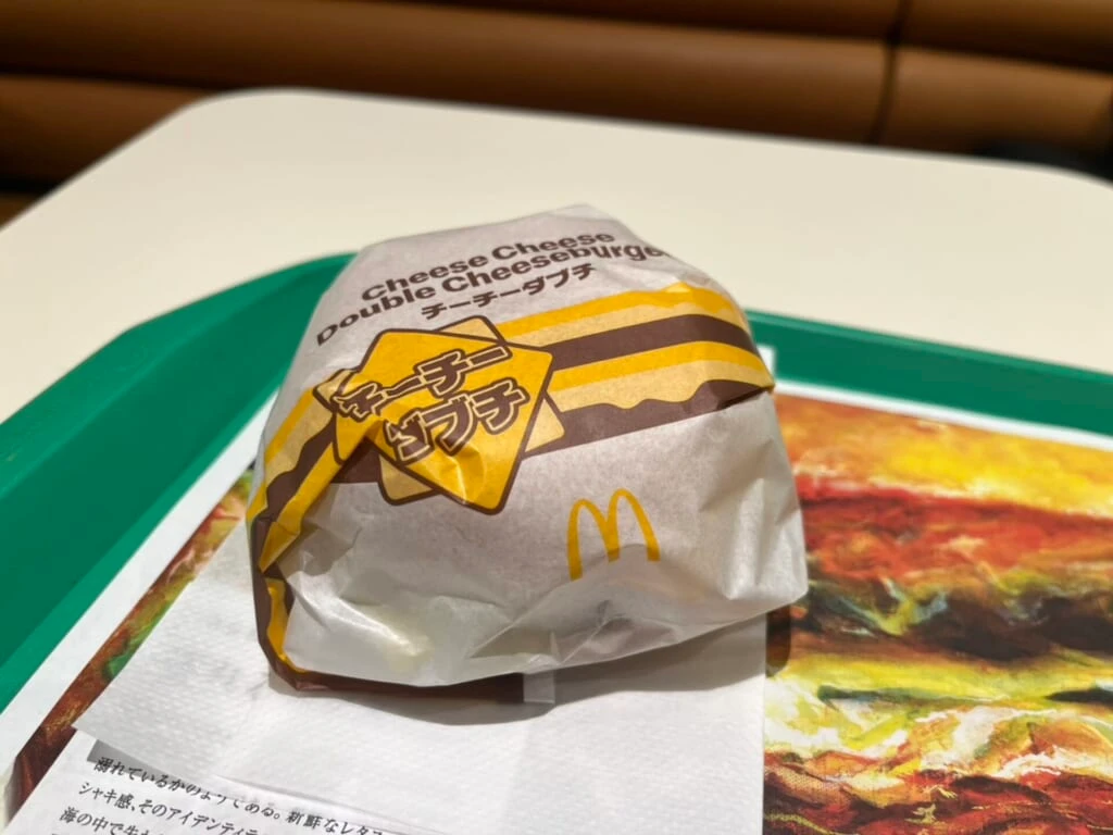 マクドナルドのチーズチーズダブルチーズバーガー パッケージ