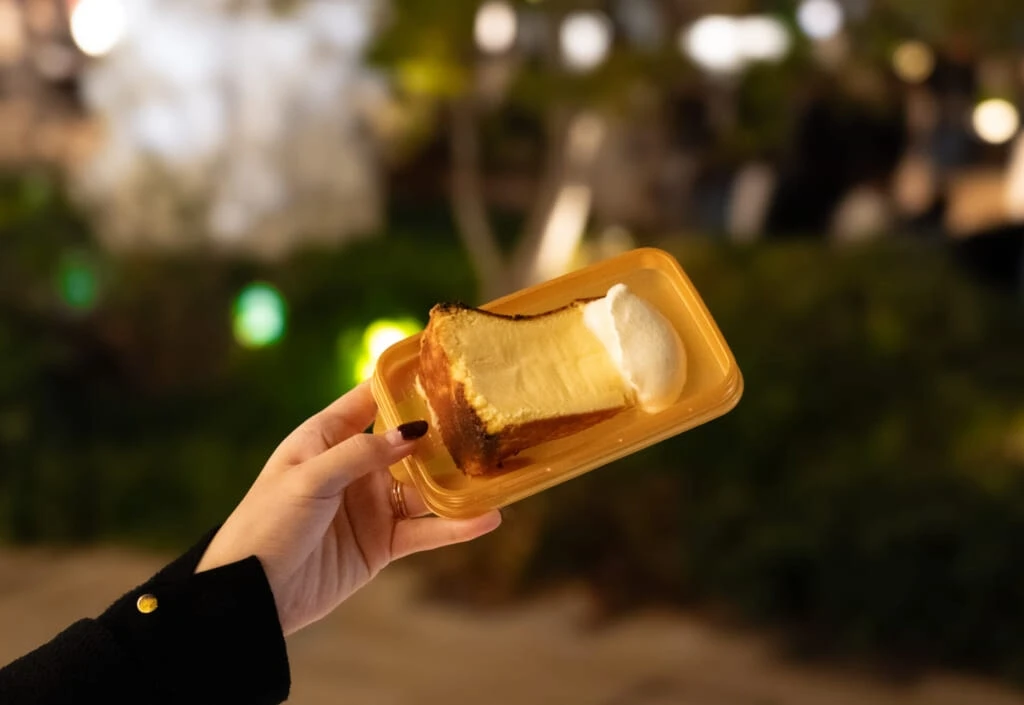 麻布台ヒルズ クリスマスマーケット　バスクチーズケーキ