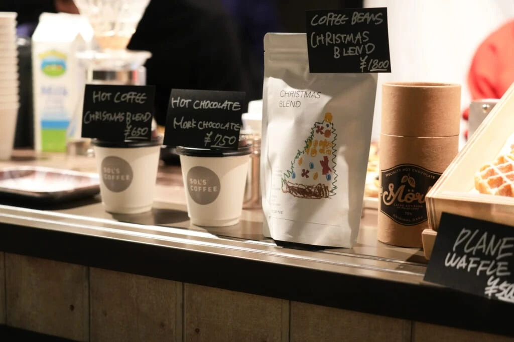 麻布台ヒルズ クリスマスマーケット　SOL'S COFFEE　クリスマスブレンド　ホットチョコレート