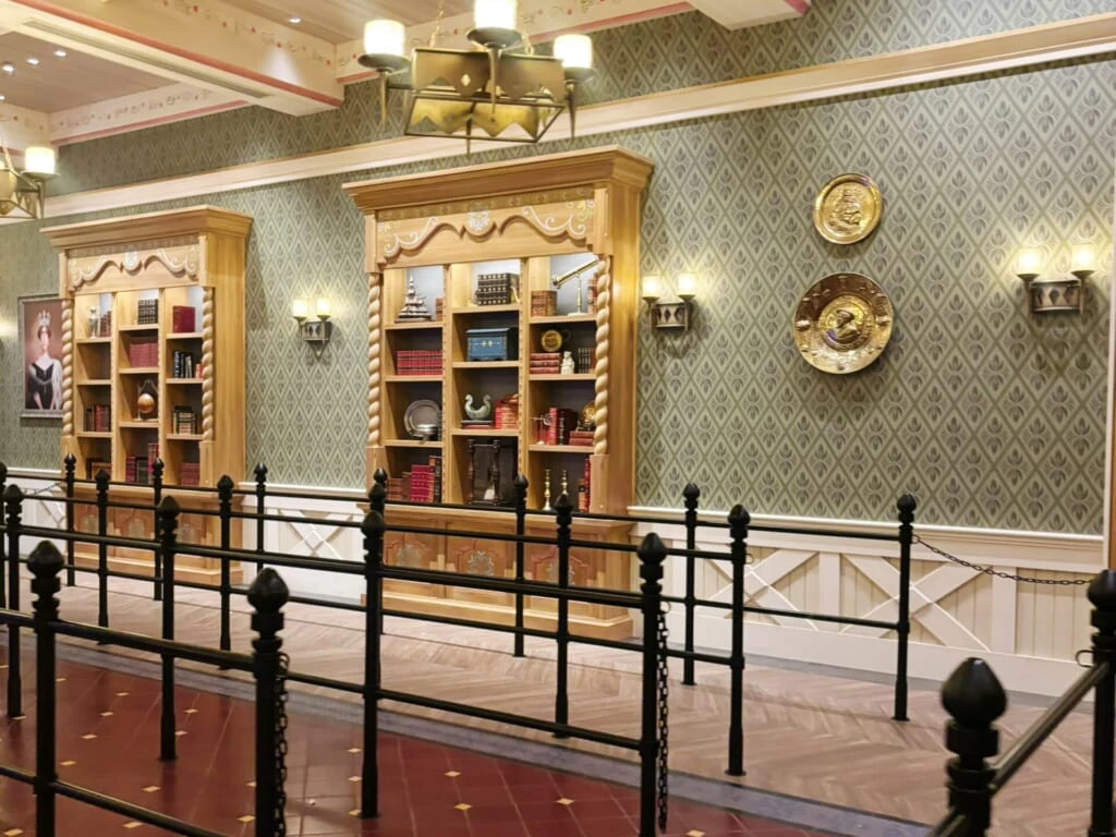 ディズニー ファンタジースプリングス アトラクション待ち列待機所